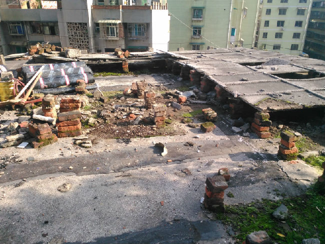 云岩区威清路袁先生屋顶防水施å·